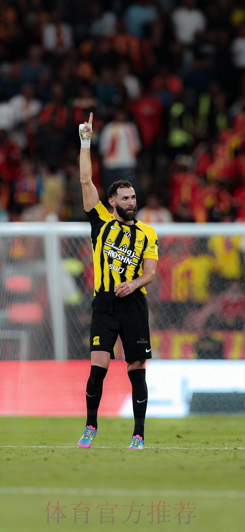 33岁本泽马霸气凌空斩 欧冠71球追平劳尔